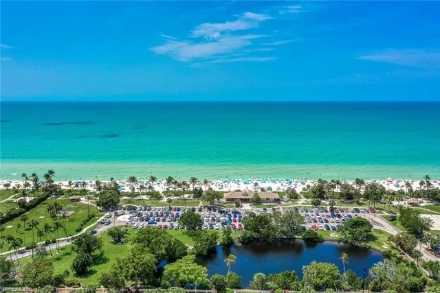 $3,300 | 212 Banyan Boulevard, Unit 212, Naples, FL 34102