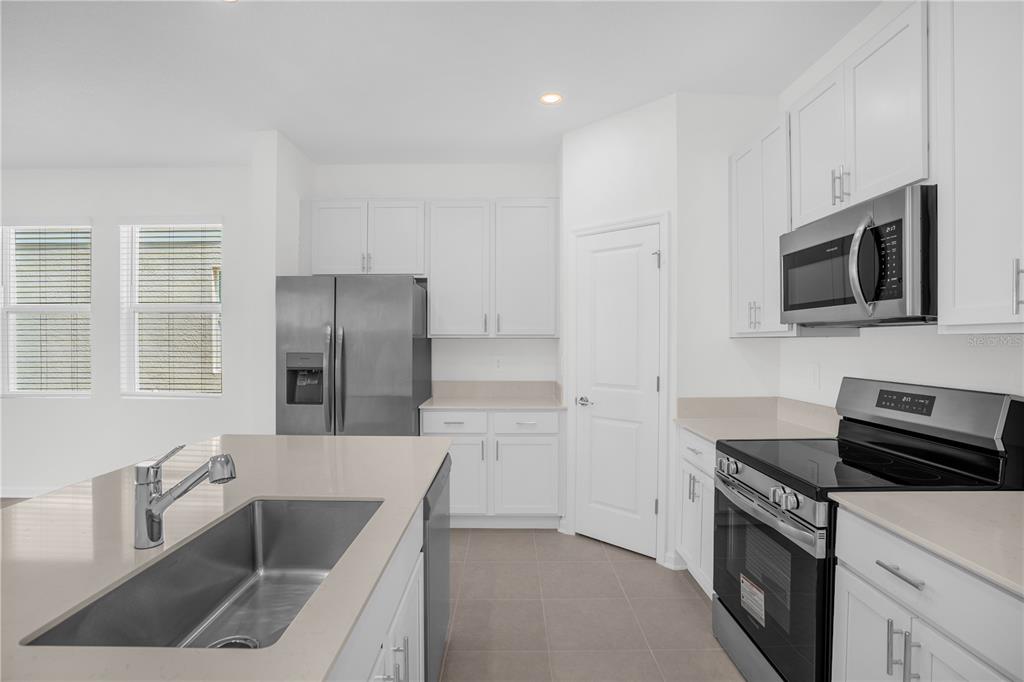 2533 Rider Rain Lane Apopka, FL 32703 - Photo 9 of 33