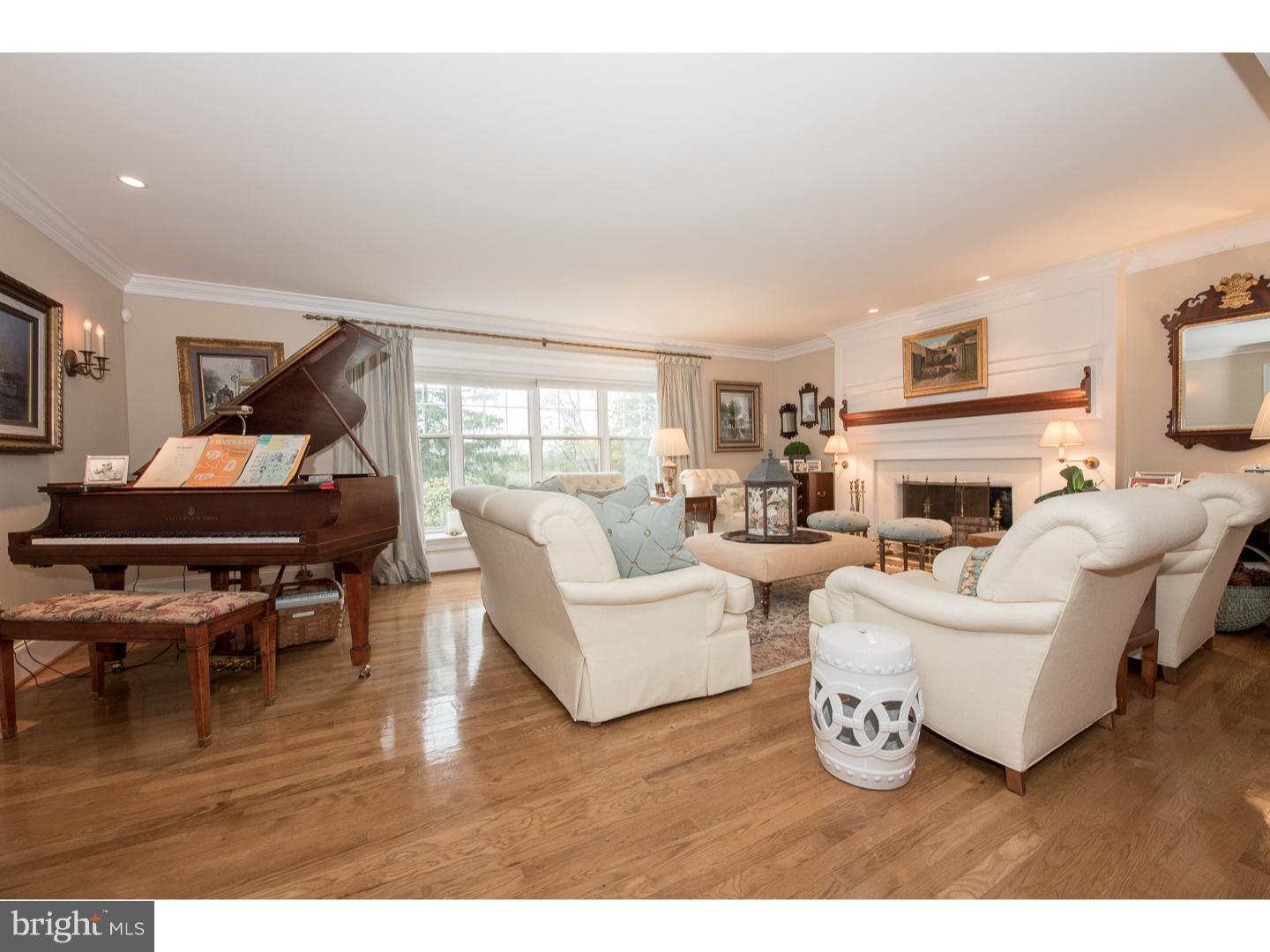 456 Inveraray Villanova, PA 19085 - Photo 9 of 23 Living Room