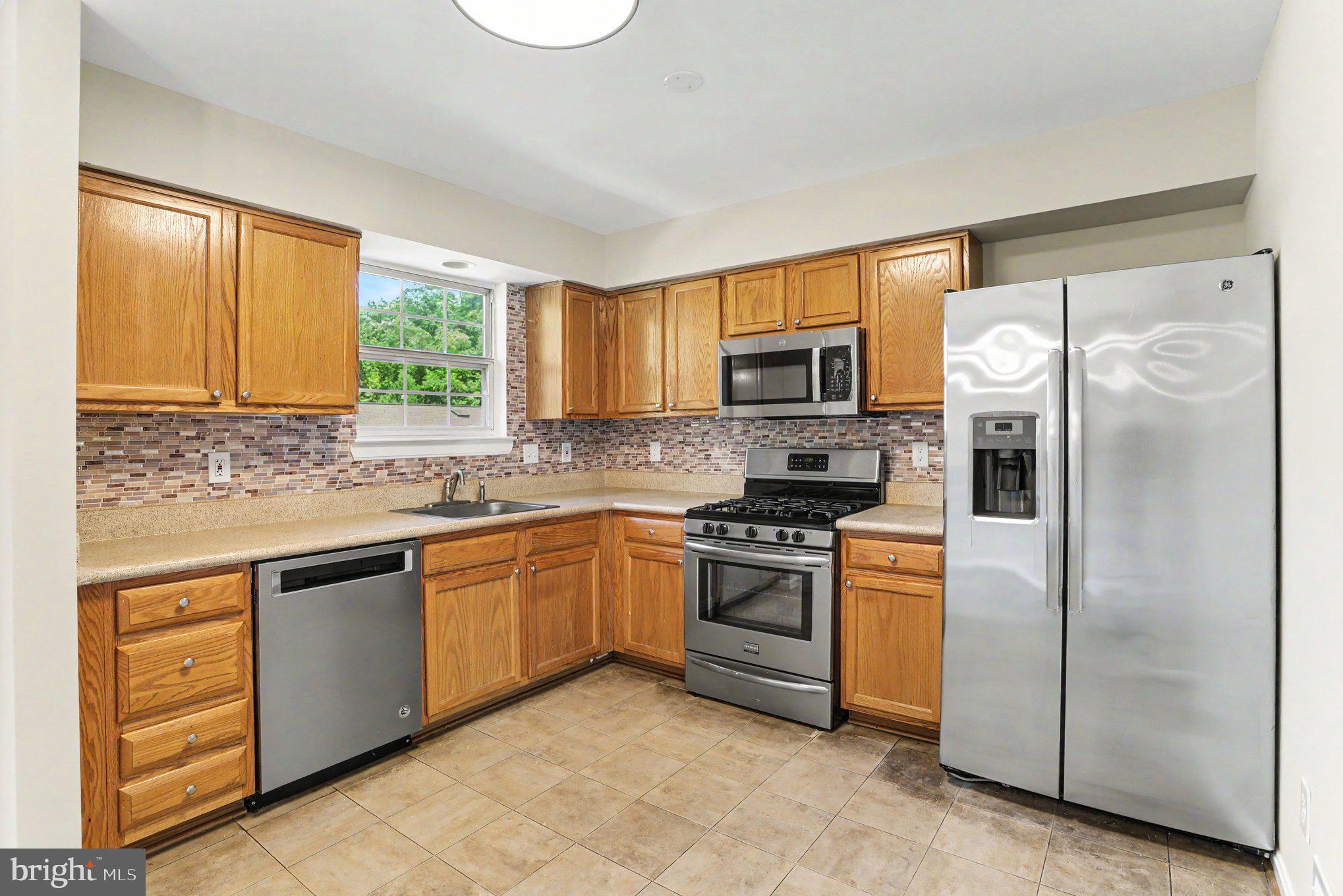 32 Tameron Place Rosedale, MD 21237 - Photo 11 of 39 Upgraded countertops