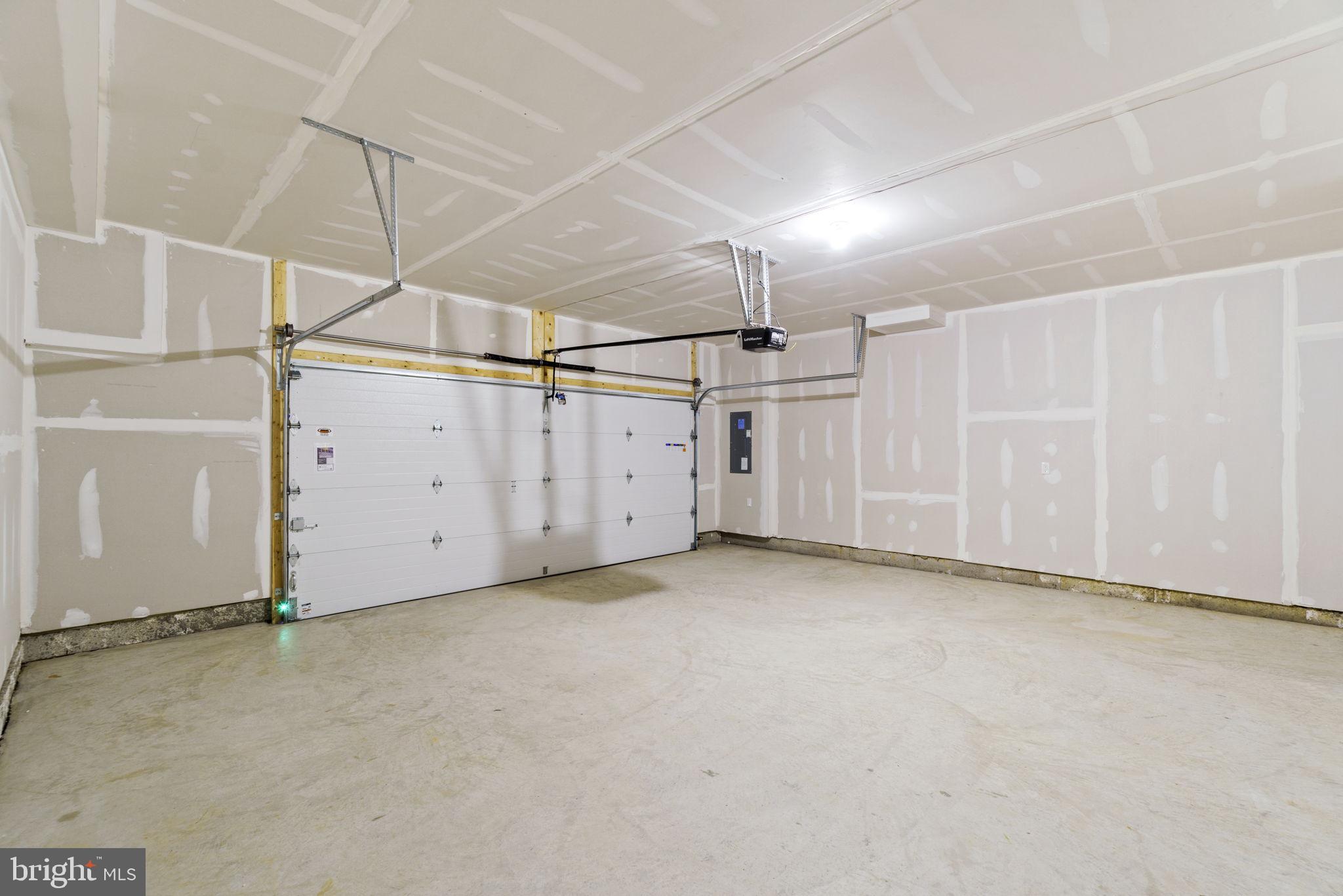 235 Summit Point Boulevard Bowie, MD 20716 - Photo 3 of 20