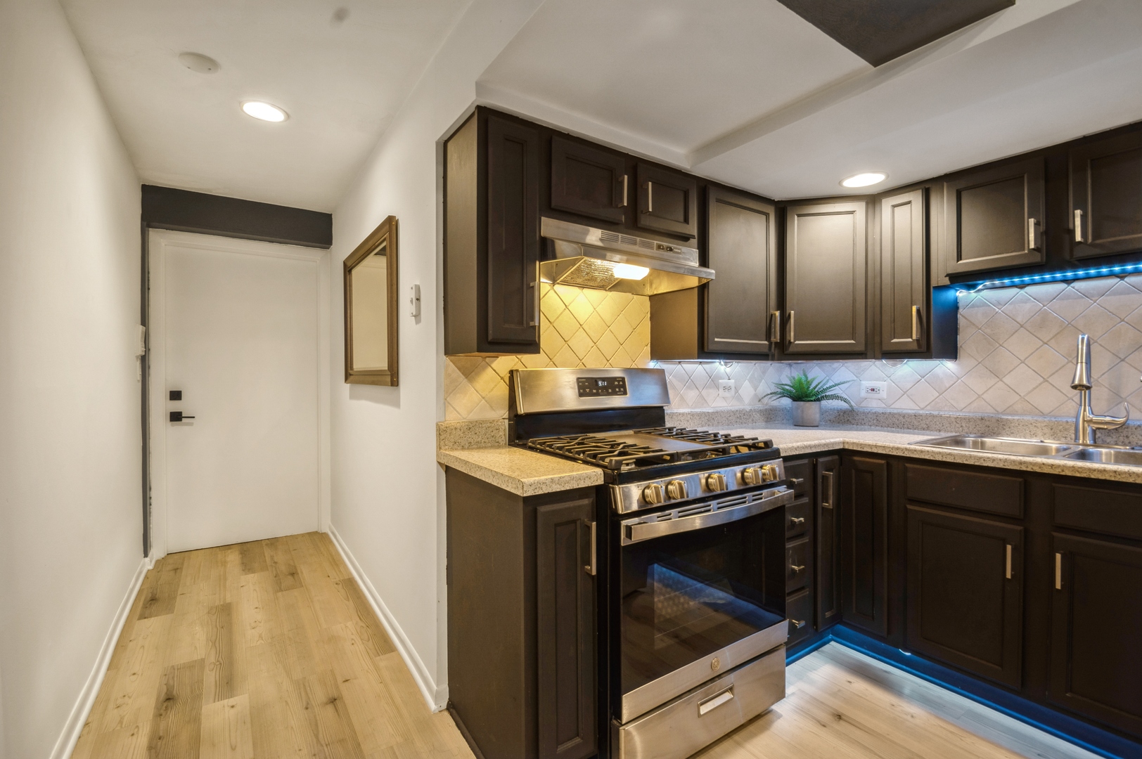 4416 North Harding Avenue, Unit 2 Chicago, IL 60625 - Photo 6 of 14