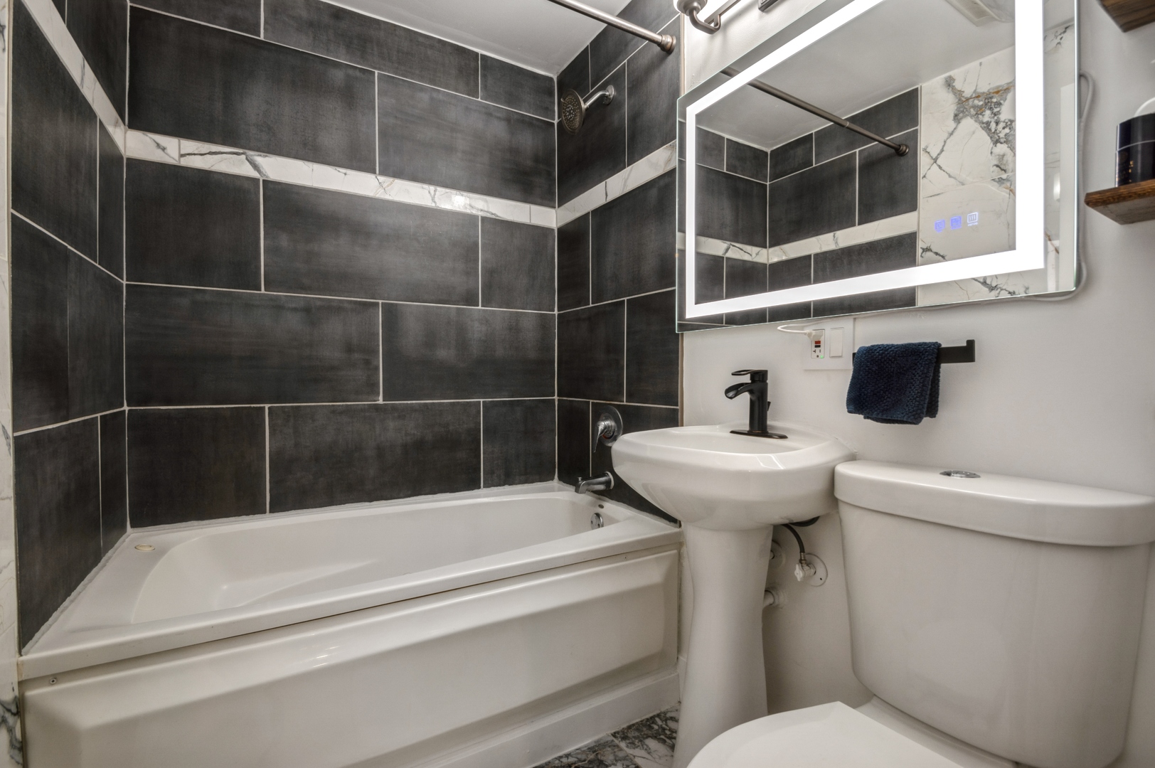 4416 North Harding Avenue, Unit 2 Chicago, IL 60625 - Photo 10 of 14