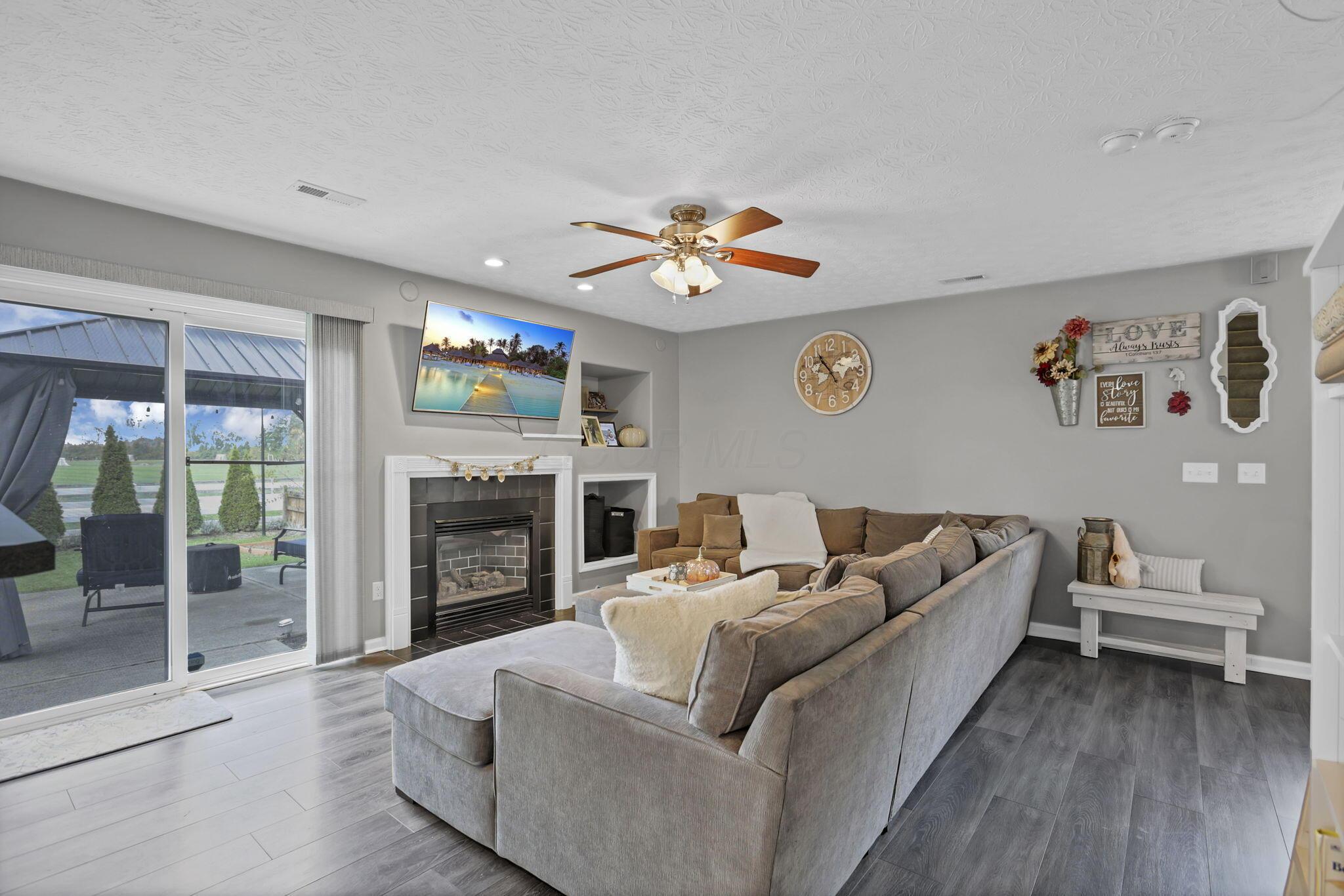 2161 Ripple Road Hilliard, OH 43026 - Photo 7 of 34 Living Room