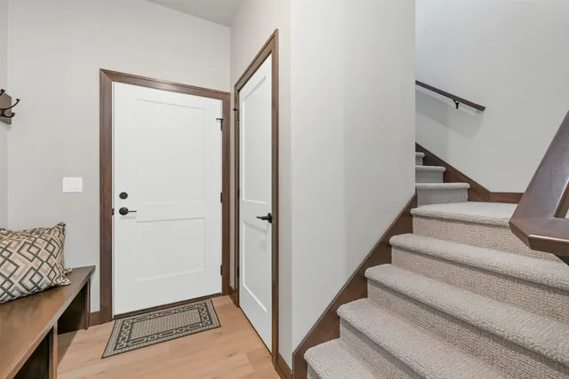 $649,900 | 895 Black Swan Drive, Menasha, WI 54952