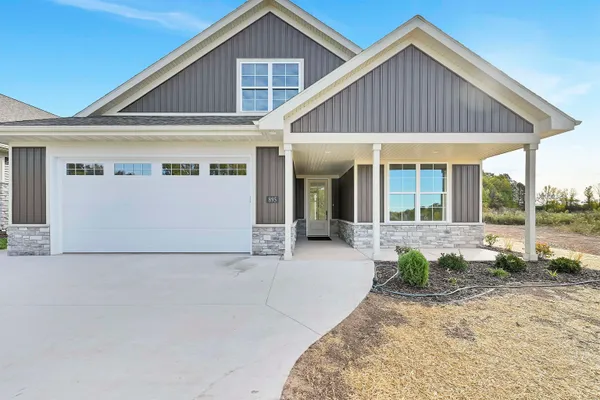 $649,900 | 895 Black Swan Drive, Menasha, WI 54952