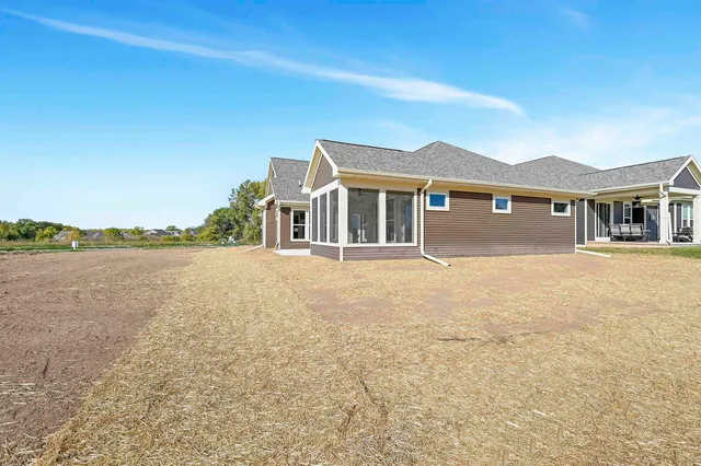 $649,900 | 895 Black Swan Drive, Menasha, WI 54952