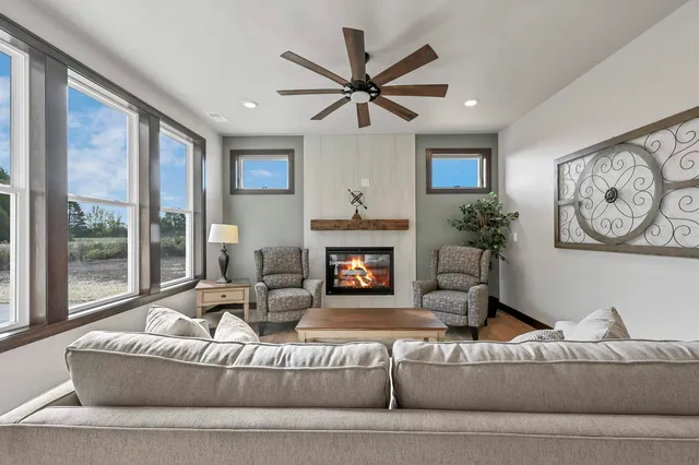 $649,900 | 895 Black Swan Drive, Menasha, WI 54952