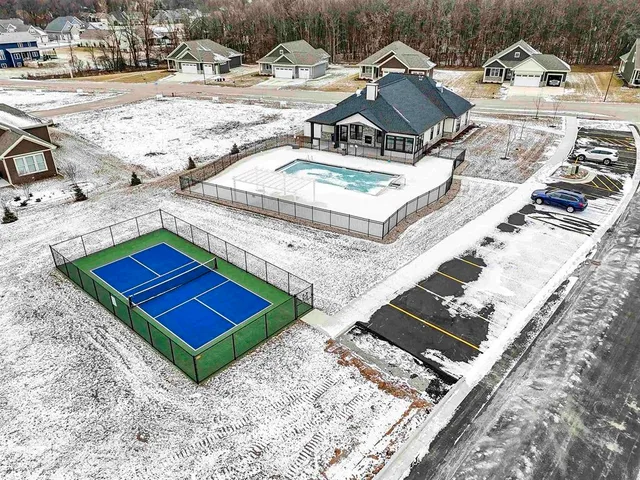 $649,900 | 895 Black Swan Drive, Menasha, WI 54952