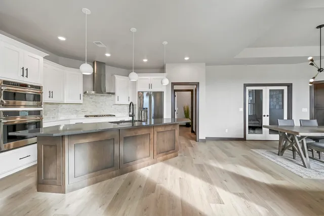 $649,900 | 895 Black Swan Drive, Menasha, WI 54952