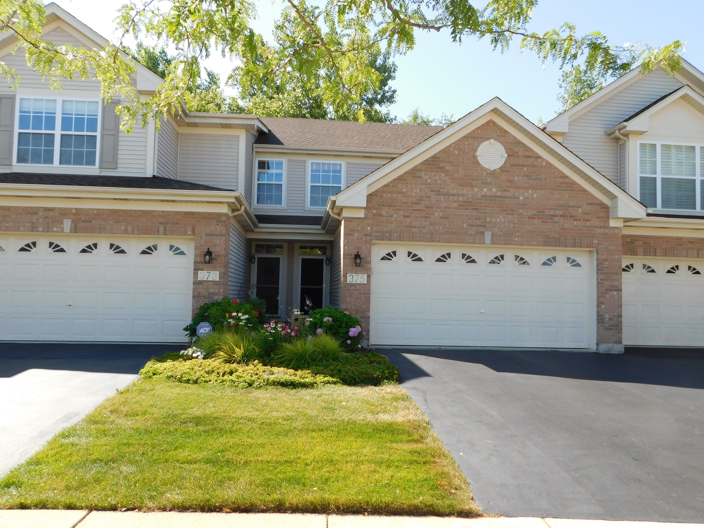 375 Emerald Lane Algonquin, IL 60102 - Photo 2 of 11