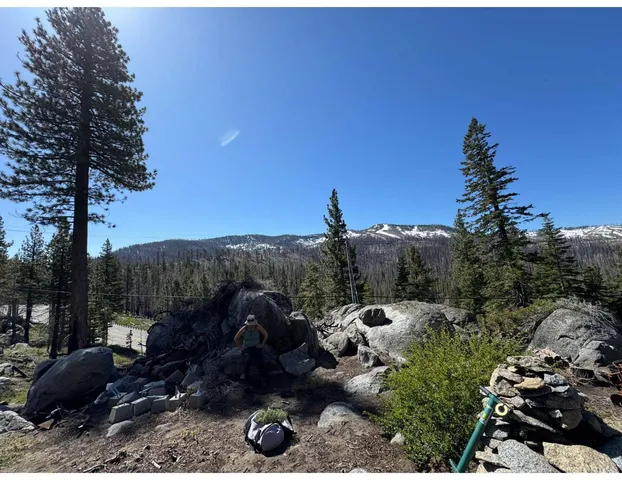 a view of a black and white wall