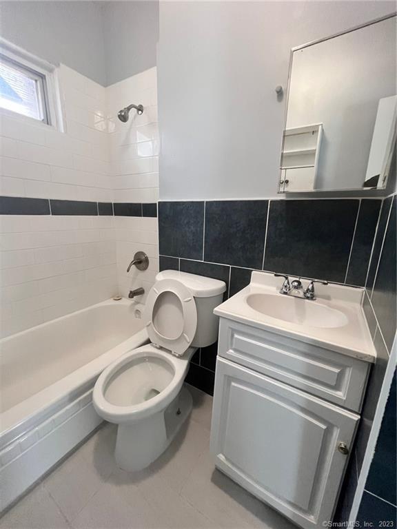 819 William Street, Unit 2 Bridgeport, CT 06608 - Photo 8 of 11 a bathroom with a toilet a sink and bathtub