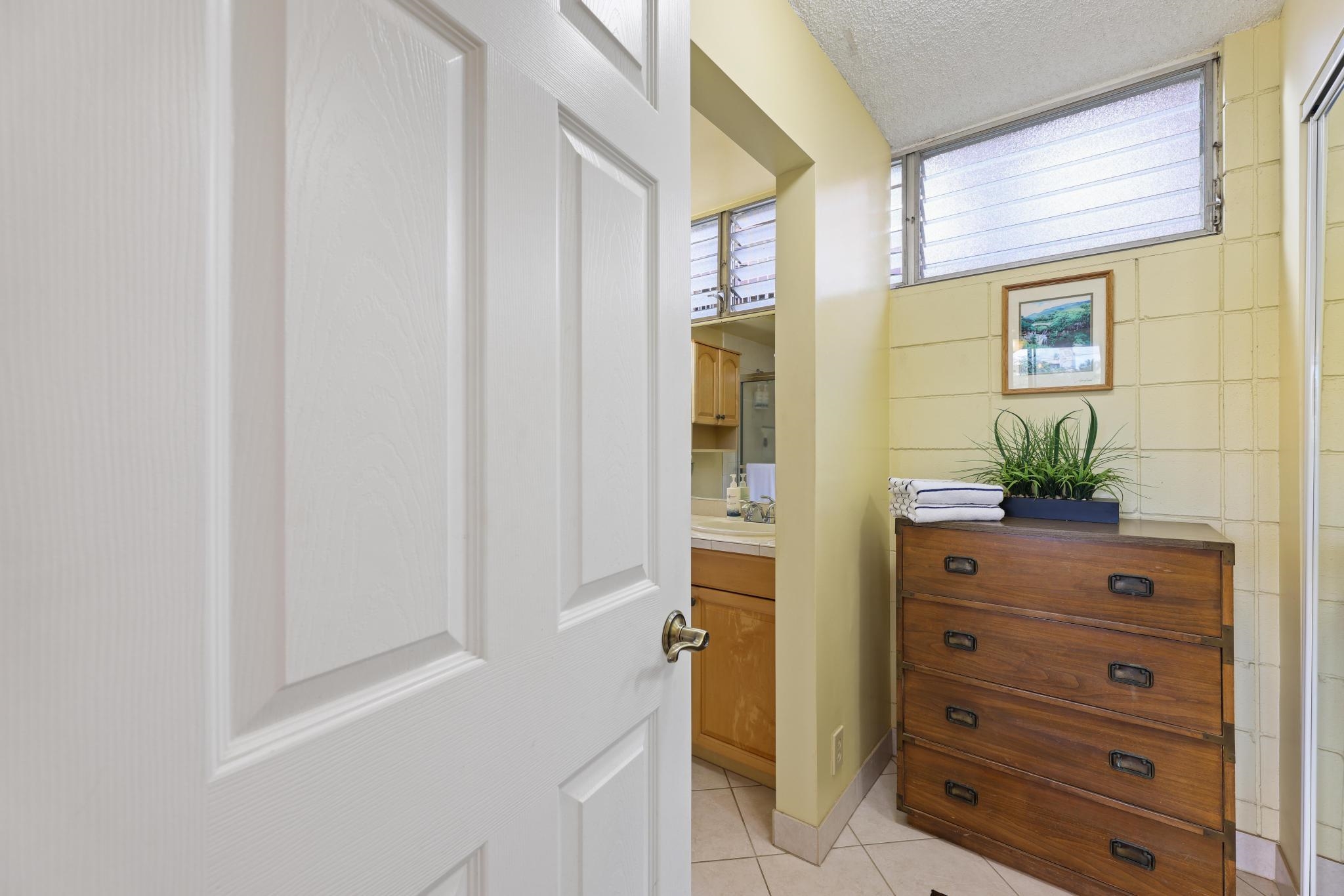 2619 South Kihei Road, Unit A305 Kihei, HI 96753 - Photo 12 of 44 a view of a dresser
