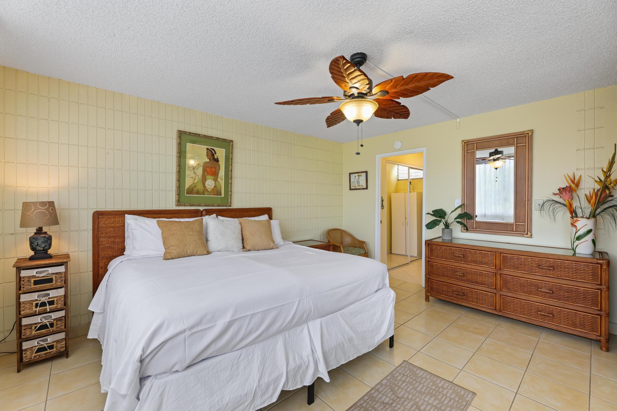 2619 South Kihei Road, Unit A305 Kihei, HI 96753 - Photo 22 of 44 a bedroom with a bed and a chandelier