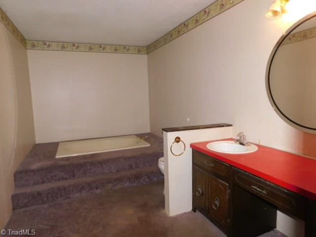 1190 Farmer Road Denton, NC 27239 - Photo 9 of 20 Gallery Image 9