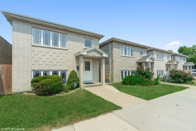 $2,200 | 6042 West 63rd Street, Unit 1, Chicago, IL 60638