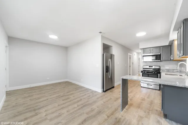 $2,200 | 6042 West 63rd Street, Unit 1, Chicago, IL 60638
