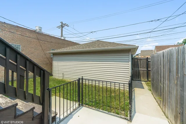 $2,200 | 6042 West 63rd Street, Unit 1, Chicago, IL 60638