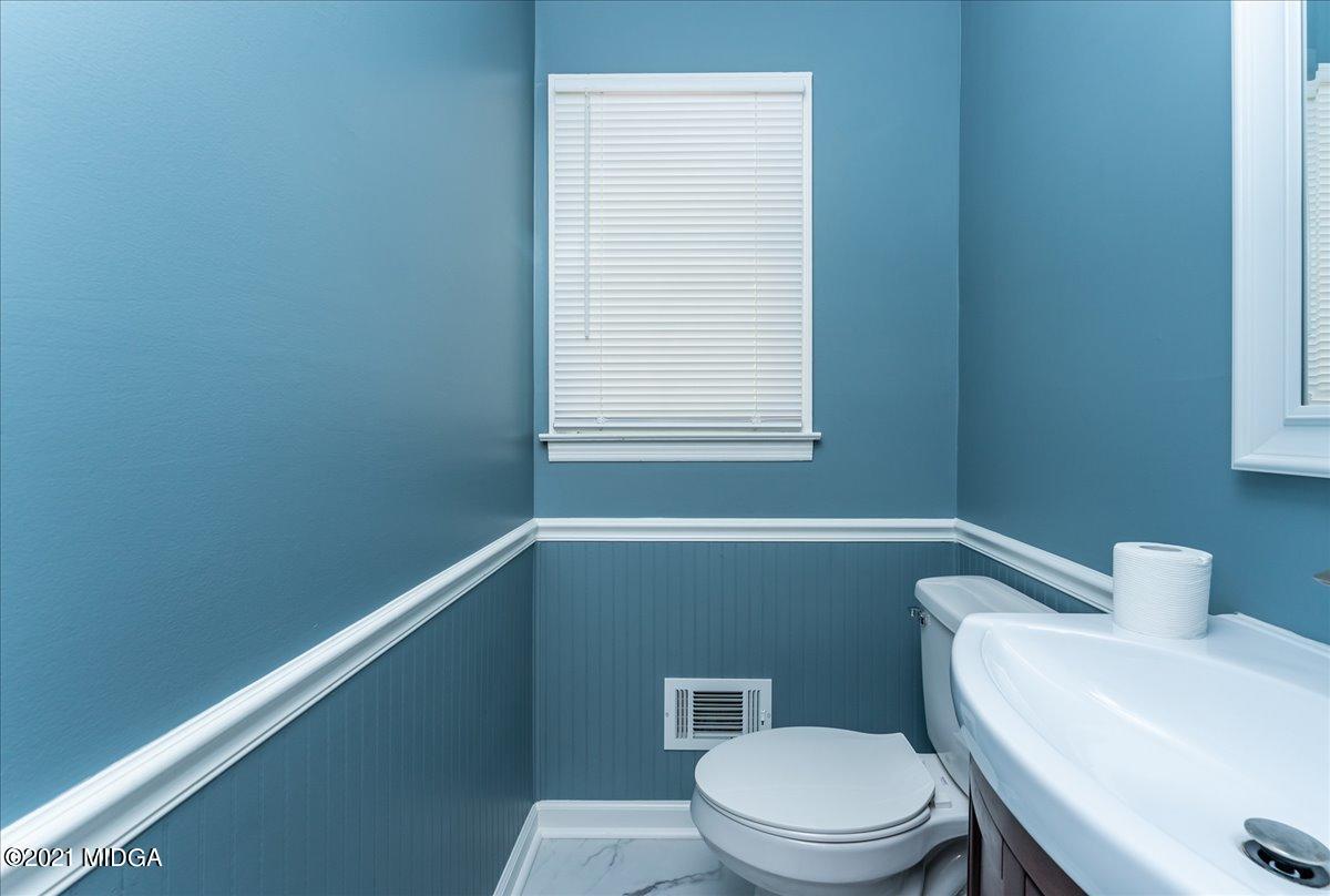 1211 Newport Road Macon, GA 31210 - Photo 18 of 44 Powder Room