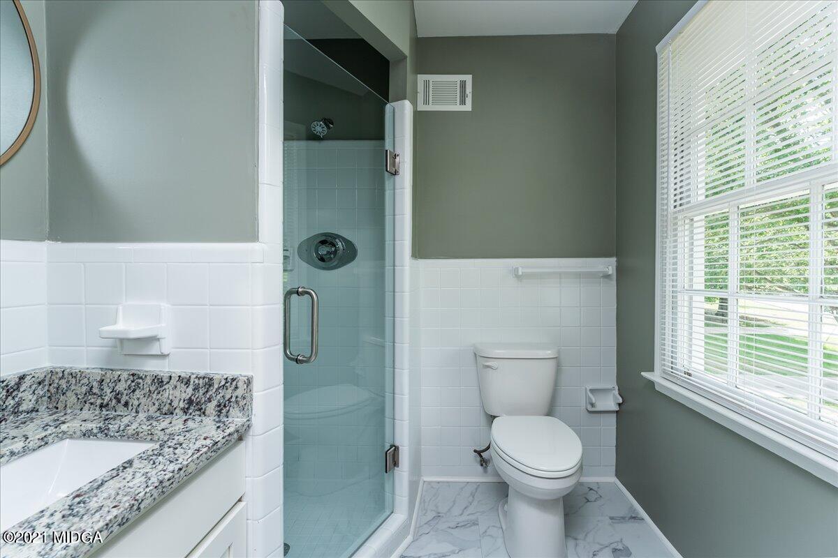 1211 Newport Road Macon, GA 31210 - Photo 26 of 44 Master Bathroom