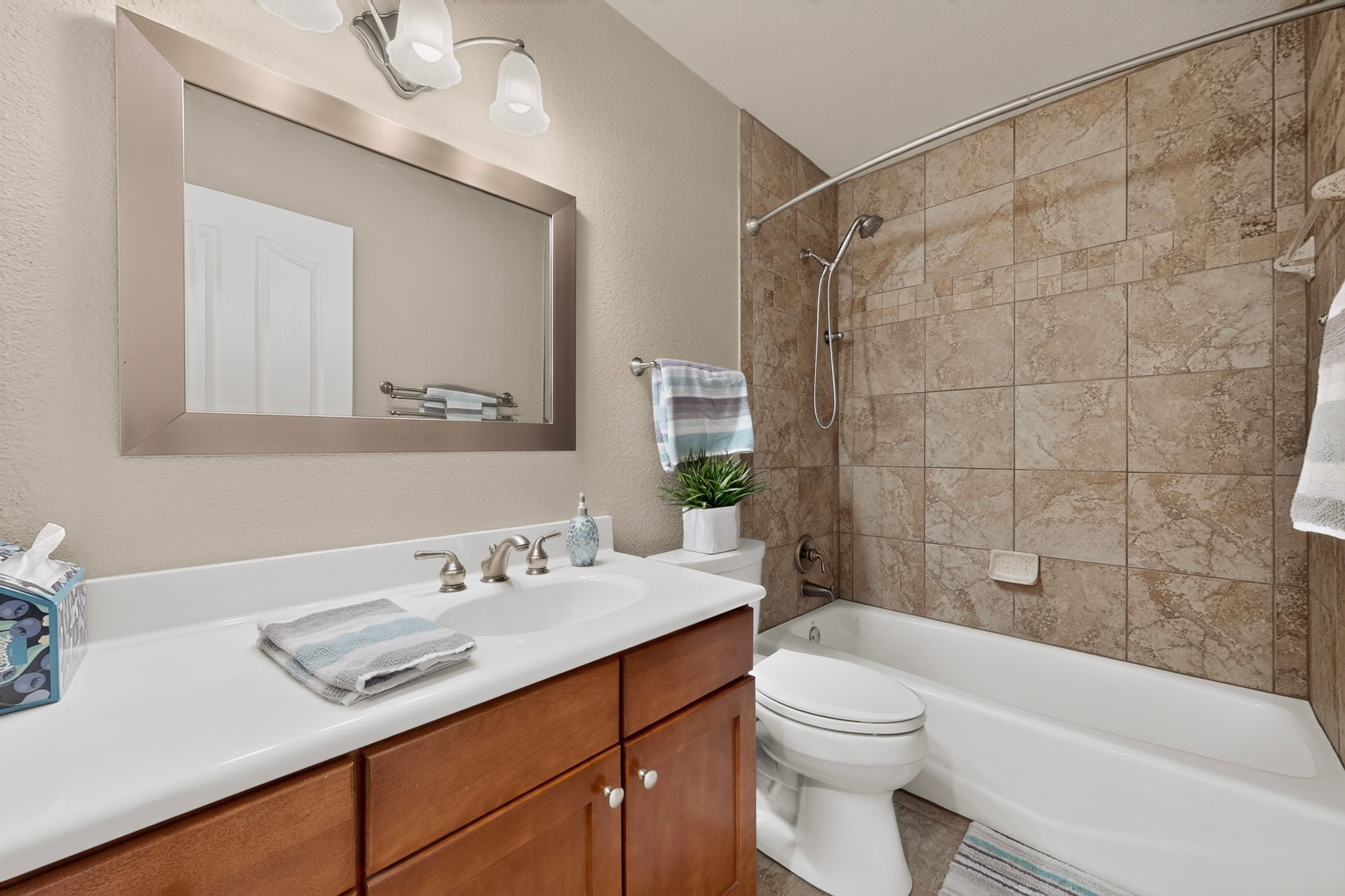 350 Richard Road Georgetown, TX 78626 - Photo 25 of 31 Hall Bath