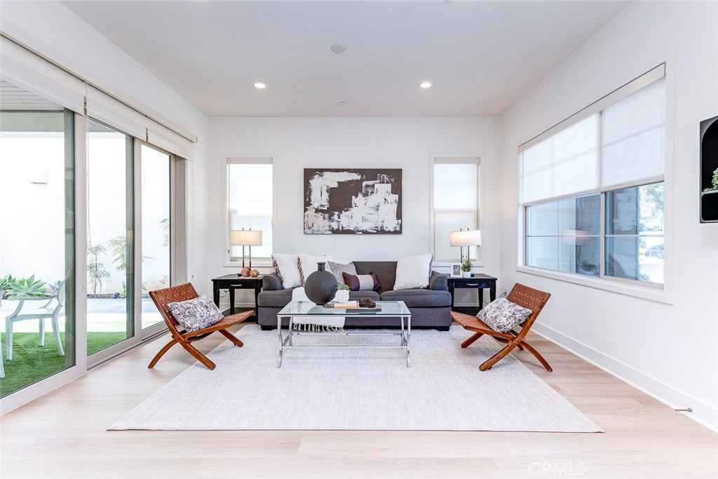 168 Scale Irvine, CA 92618 - Photo 2 of 19
