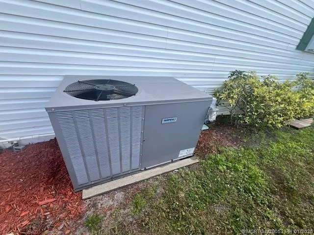 a view of a yard in front of the house