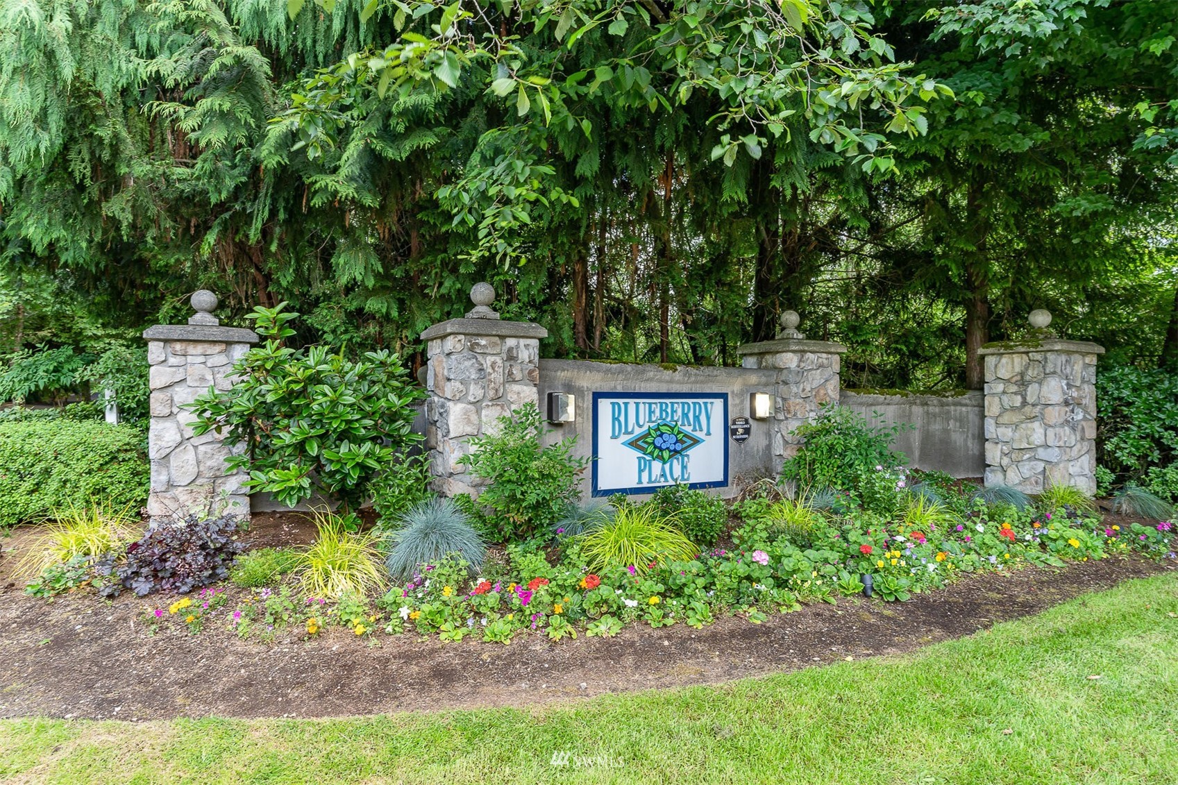 507 Elma Place Northeast Renton, WA 98059 - Photo 2 of 36 a view of a back yard