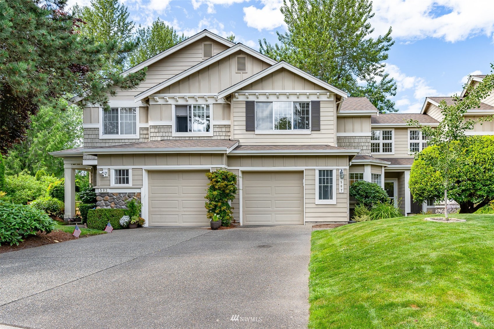 507 Elma Place Northeast Renton, WA 98059 - Photo 4 of 36 a front view of a house with a yard and garage
