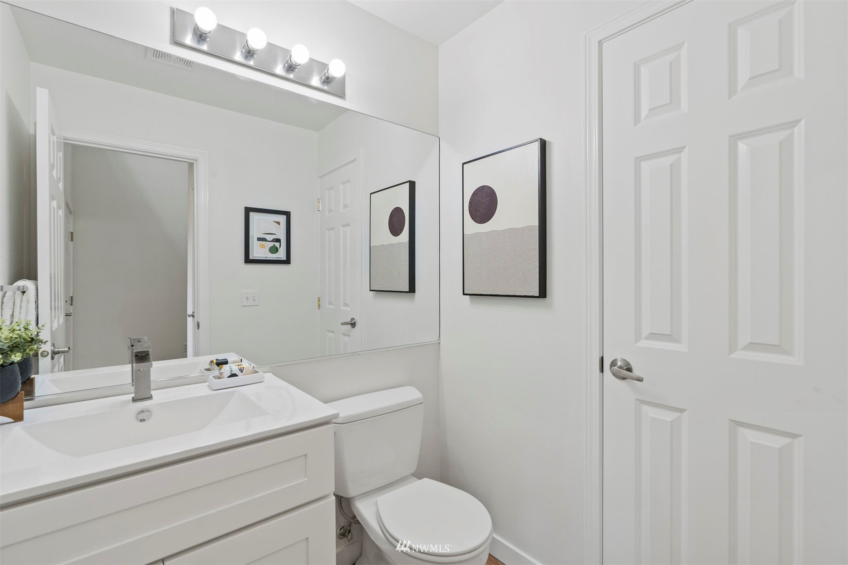 507 Elma Place Northeast Renton, WA 98059 - Photo 10 of 36 a bathroom with a toilet a sink and mirror