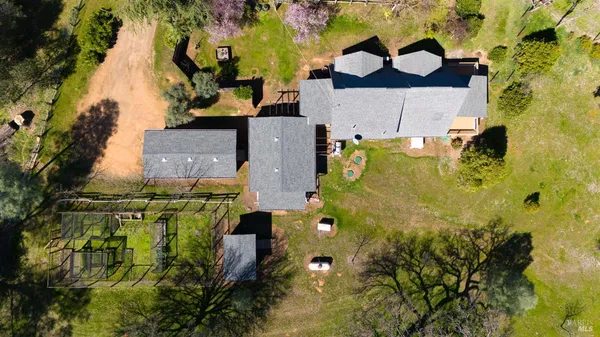 a view of houses with yard