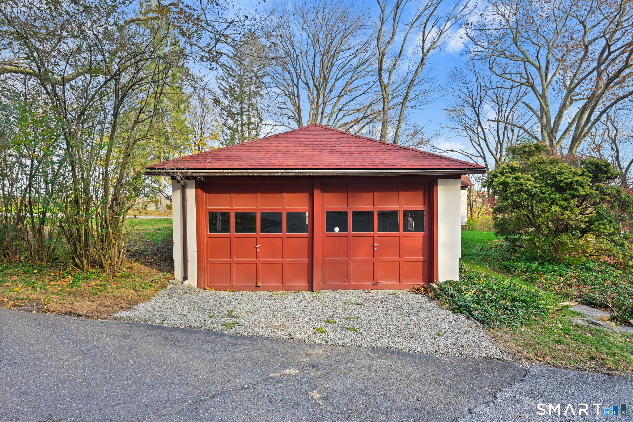32 Catalpa Road Wilton, CT 06897 - Photo 31 of 36 a front view of a house with a garden
