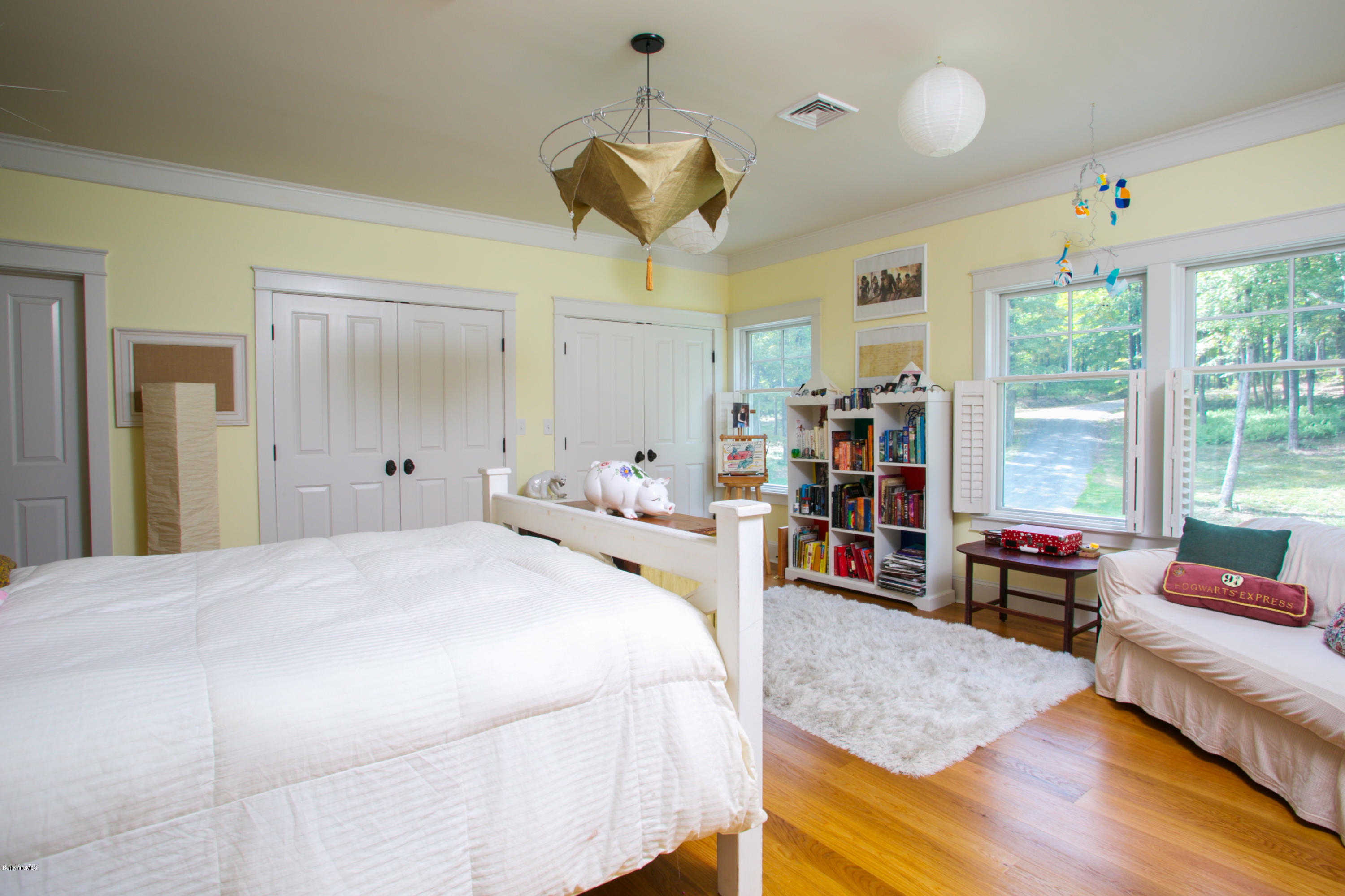34 Oxbow Road Egremont, MA 01230 - Photo 19 of 32 19guestroom