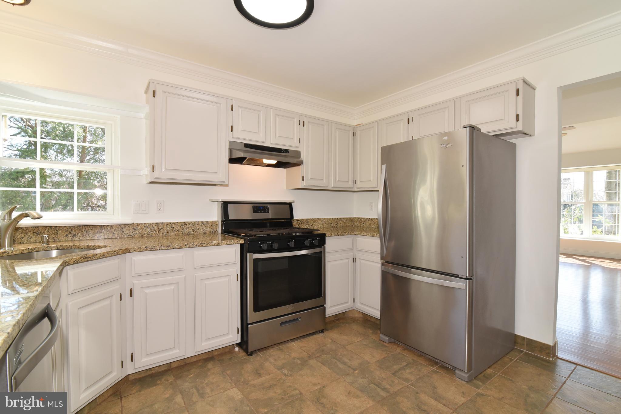 453 Foxridge Drive Southwest Leesburg, VA 20175 - Photo 13 of 35 Kitchen