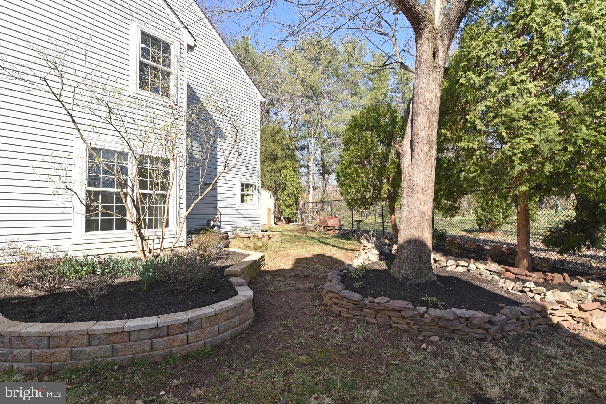 453 Foxridge Drive Southwest Leesburg, VA 20175 - Photo 31 of 35 Right side of House
