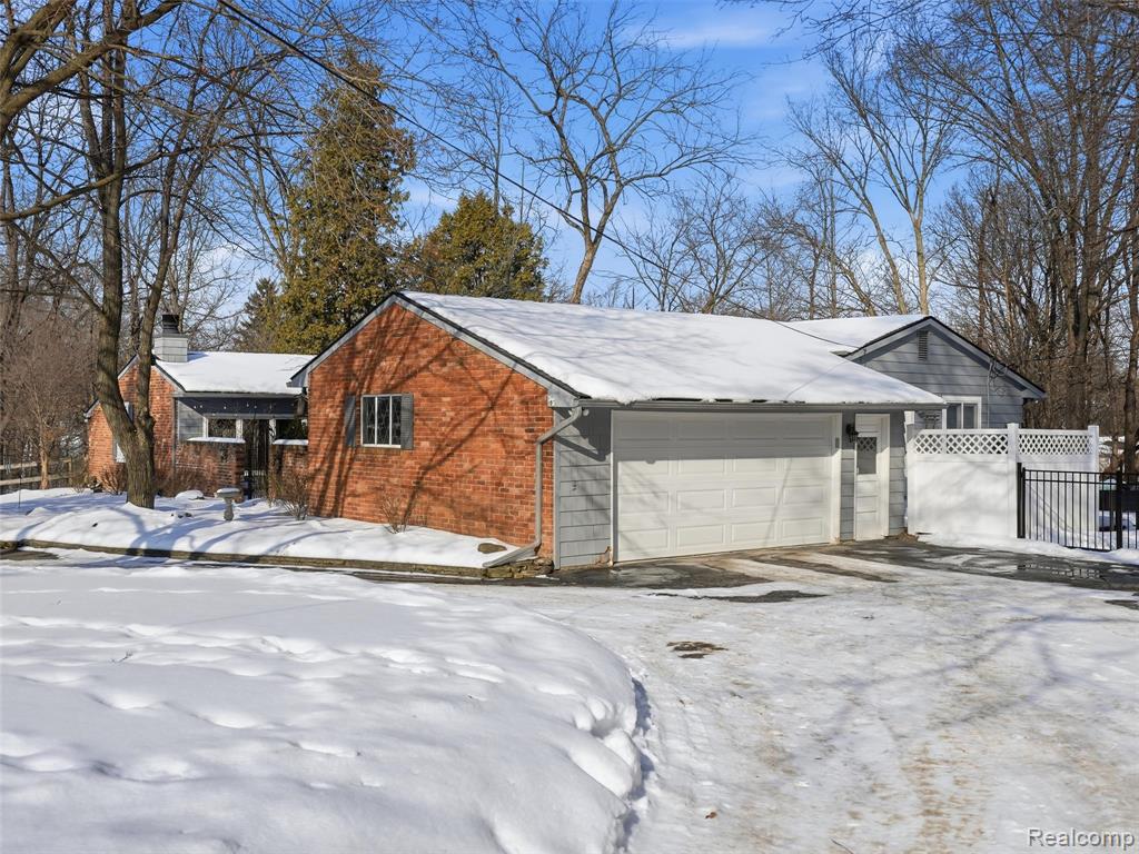 1063 East Avon Circle Rochester Hills, MI 48309 - Photo 5 of 69