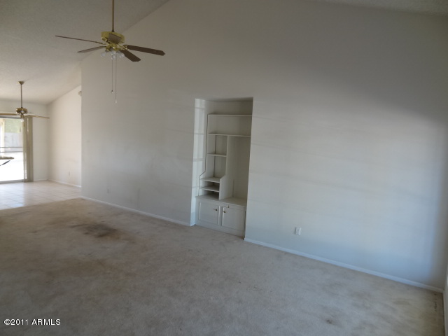 4467 East Pearce Road Phoenix, AZ 85044 - Photo 14 of 25 023-142253- Living Area