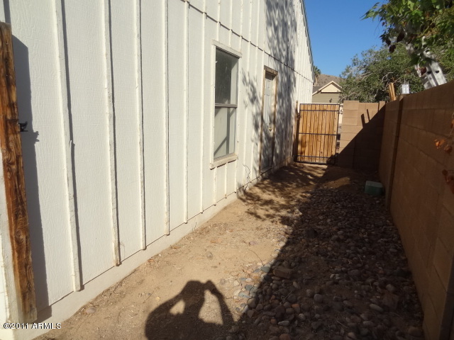 4467 East Pearce Road Phoenix, AZ 85044 - Photo 23 of 25 side yard