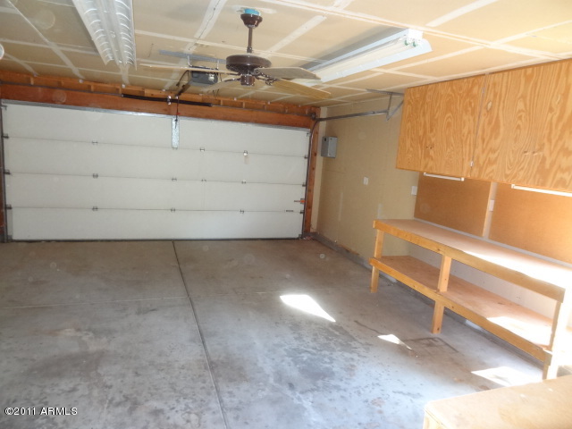 4467 East Pearce Road Phoenix, AZ 85044 - Photo 10 of 25 023-142253- garage