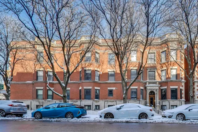 $429,900 | 948 West Sheridan Road, Unit 2D, Chicago, IL 60613