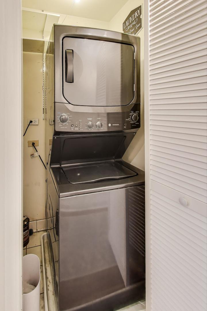 948 West Sheridan Road, Unit 2D Chicago, IL 60613 - Photo 18 of 20