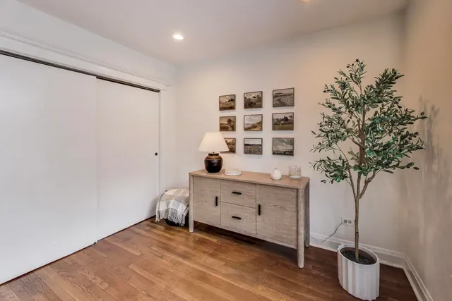 $429,900 | 948 West Sheridan Road, Unit 2D, Chicago, IL 60613