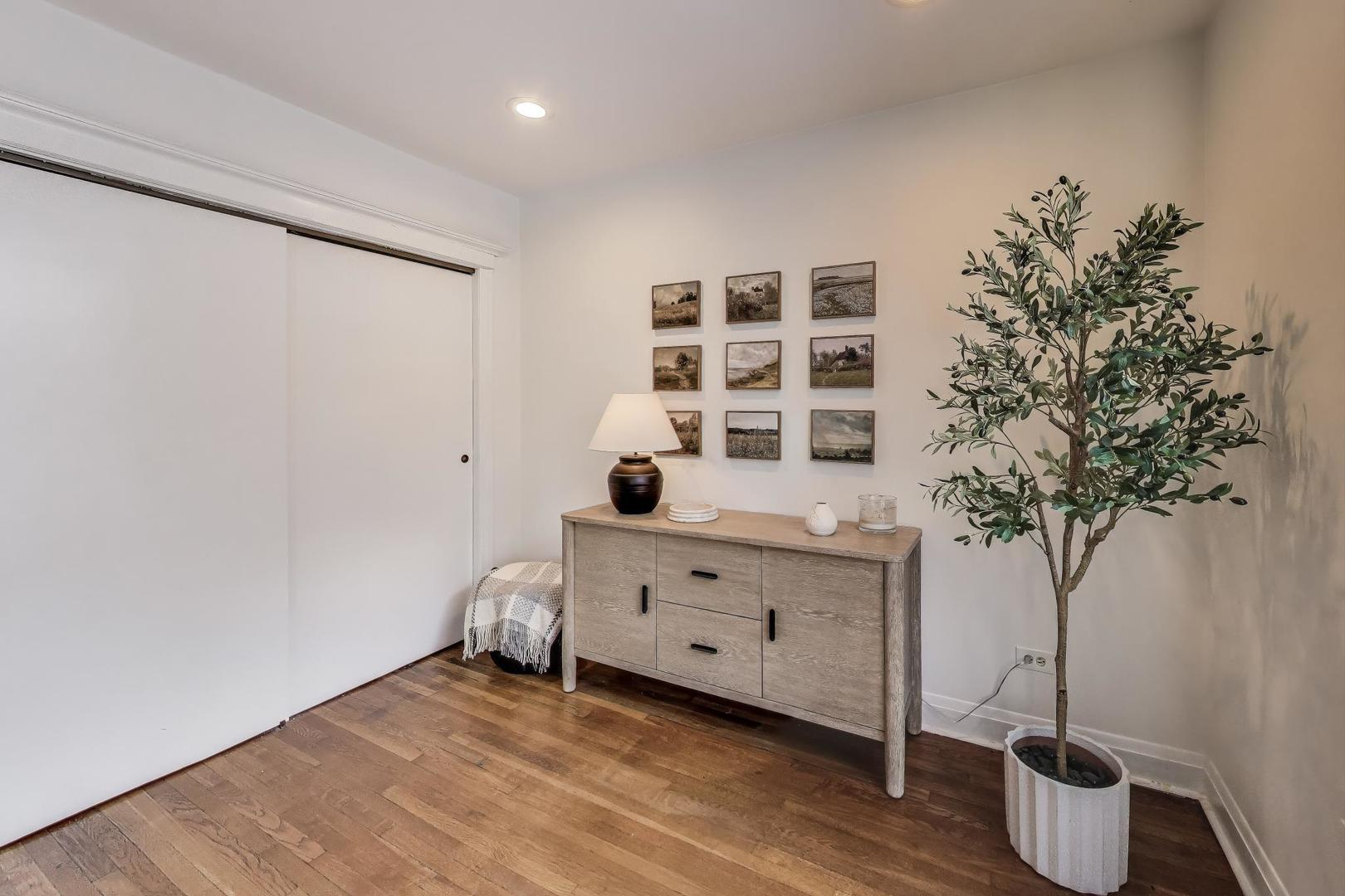 948 West Sheridan Road, Unit 2D Chicago, IL 60613 - Photo 6 of 20