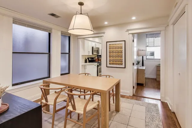 $429,900 | 948 West Sheridan Road, Unit 2D, Chicago, IL 60613