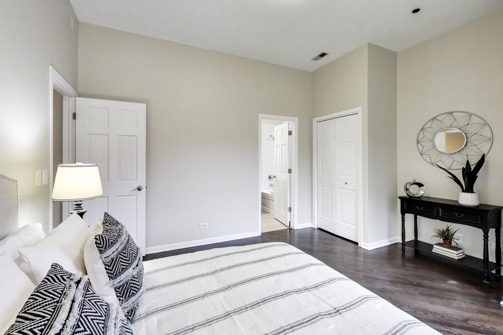 1312 West Fletcher Street, Unit 3W Chicago, IL 60657 - Photo 10 of 30 a bedroom with a bed and a lamp