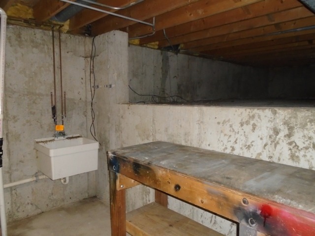 706 Hunters Way Fox River Grove, IL 60021 - Photo 17 of 17 a view of a storage
