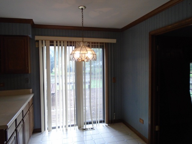 706 Hunters Way Fox River Grove, IL 60021 - Photo 8 of 17 a view of a room with a window