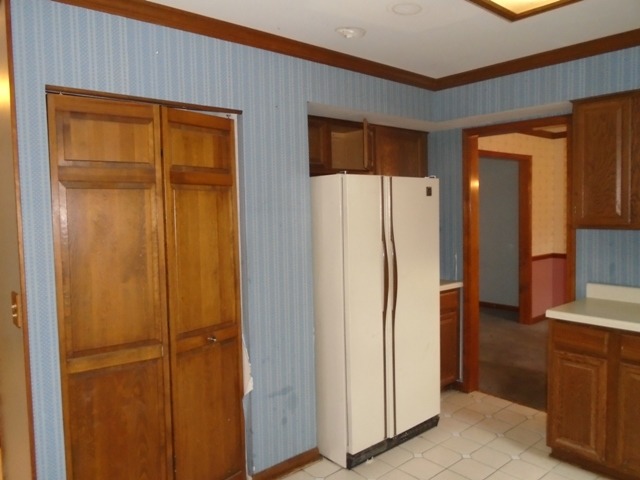 706 Hunters Way Fox River Grove, IL 60021 - Photo 10 of 17 a view of a hallway with closet and front door