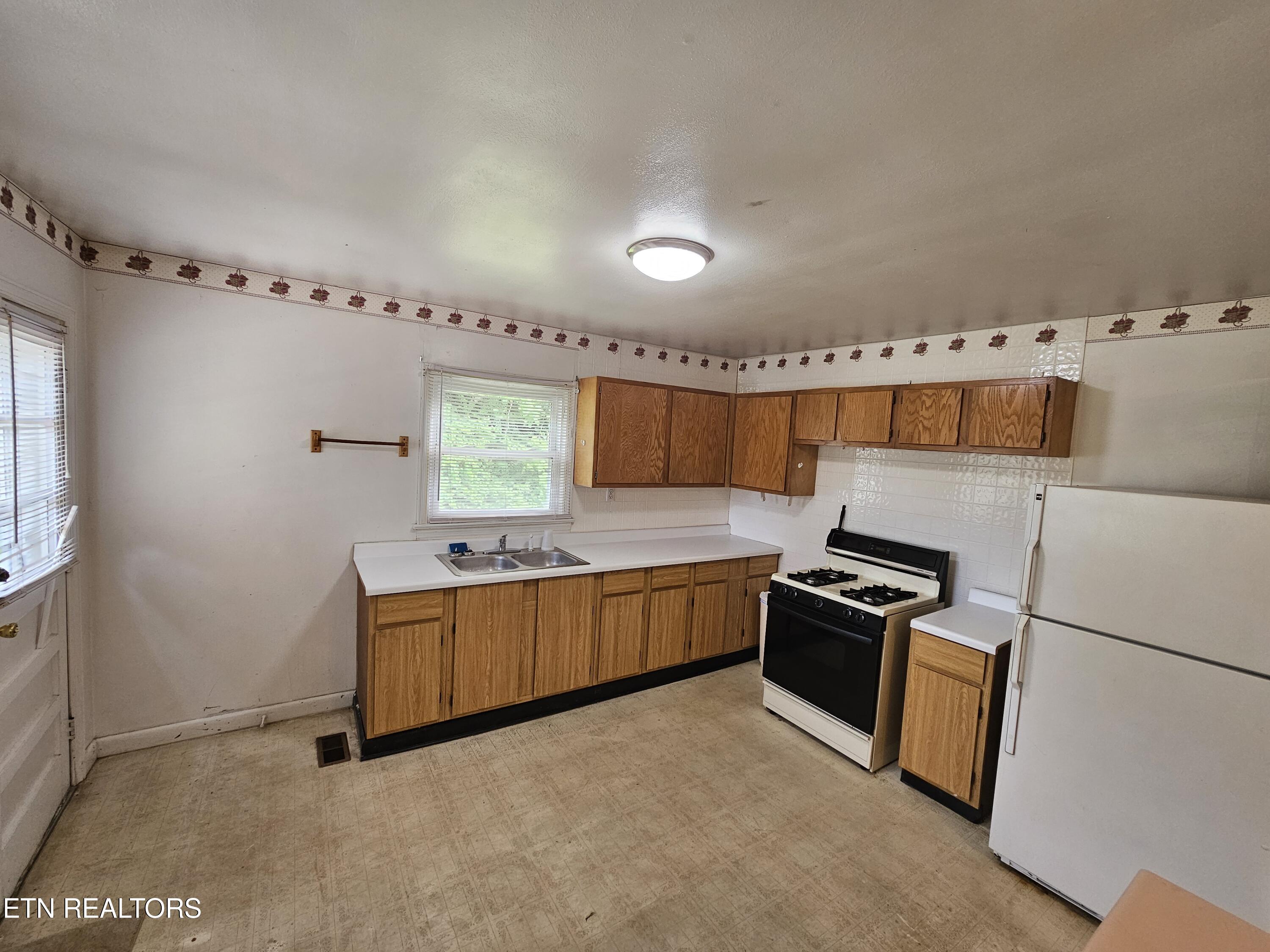 1345 Blockhouse Valley Road Clinton, TN 37716 - Photo 6 of 50 20260612_164700 - Copy